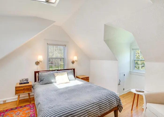 Quaint Woodstock Escape - 2 Mi To Tinker St!