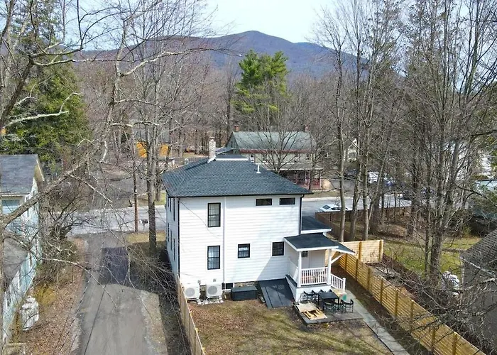 Renovated Home Seconds From Town