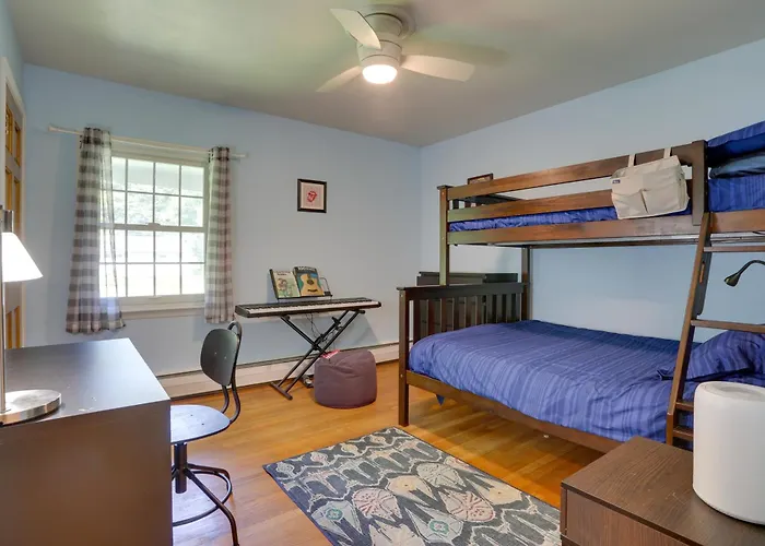 Woodstock Getaway W/ Hot Tub ~ 2 Mi To Dtwn!