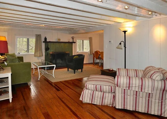 Idyllic Getaway Cottage In The Woods Near Woodstock, New York